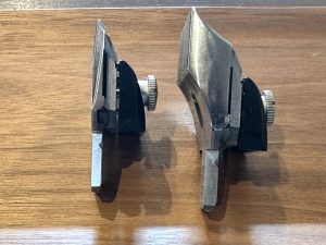 トリミングバリカンの刃を横から比較。13mmの刃は溝が深い様子